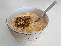 Pollen auf Müsli zum Einrühren