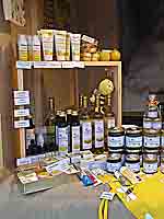 Bienenkosmetik,
 Bienenwachs-Kerzen,
 Süßigkeiten neu im Shop!