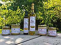 Honig,
 Honig-Balsamessig und Honigwein (Met) sind Beispiele für gut geeignete Geschenke